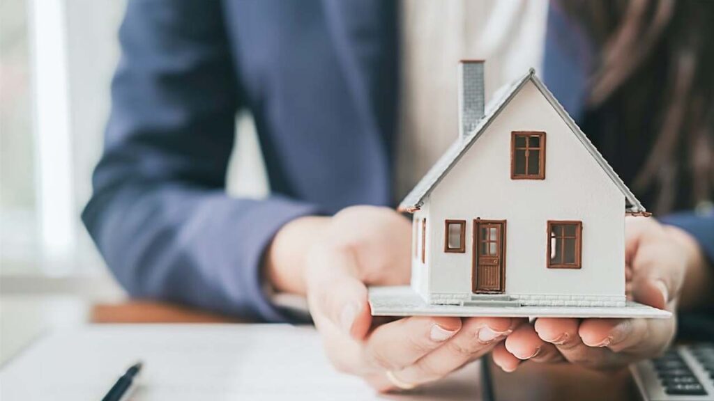 how are commercial loans structured